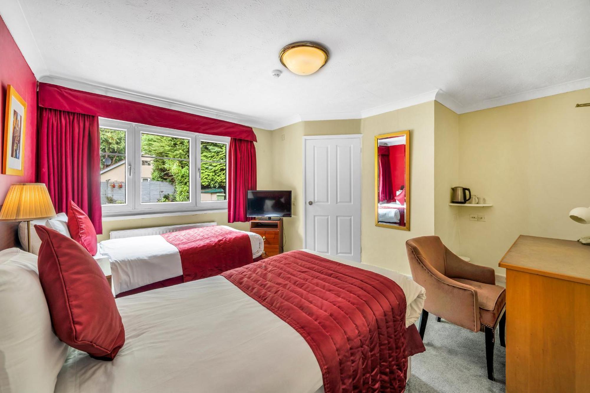Dial House Hotel Crowthorne Eksteriør billede