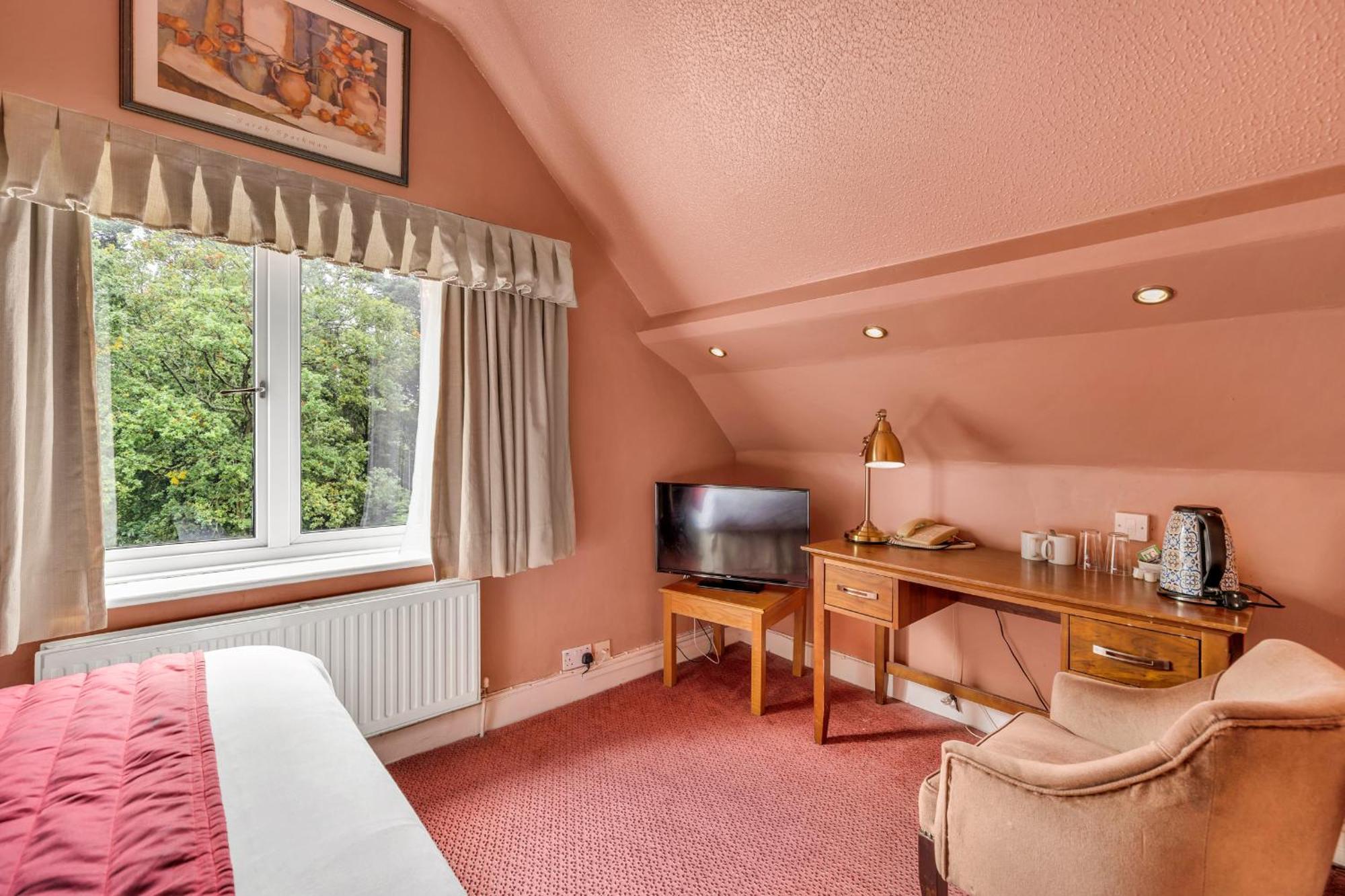 Dial House Hotel Crowthorne Eksteriør billede
