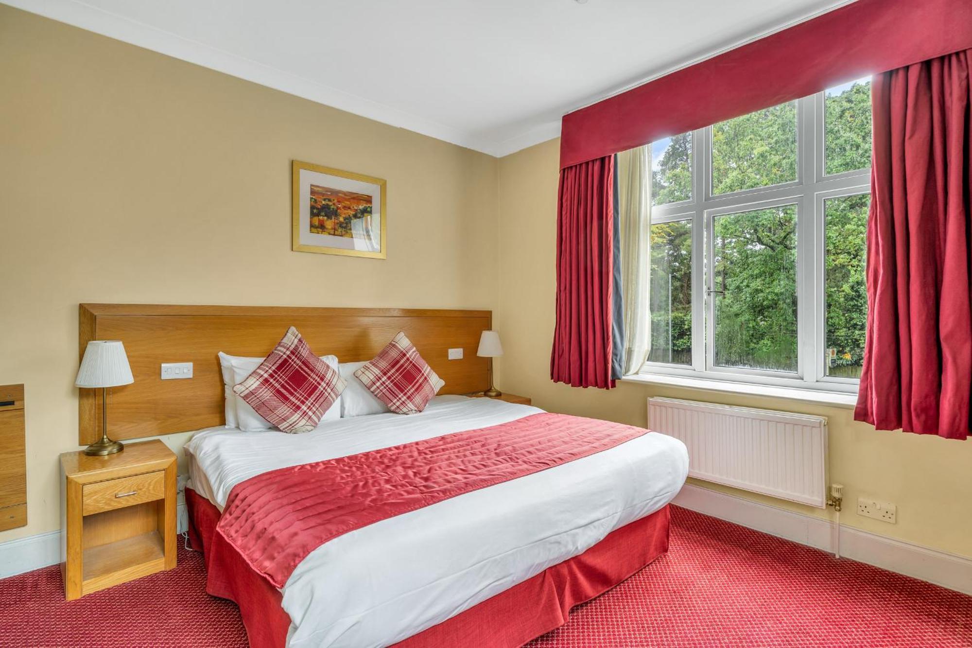 Dial House Hotel Crowthorne Eksteriør billede