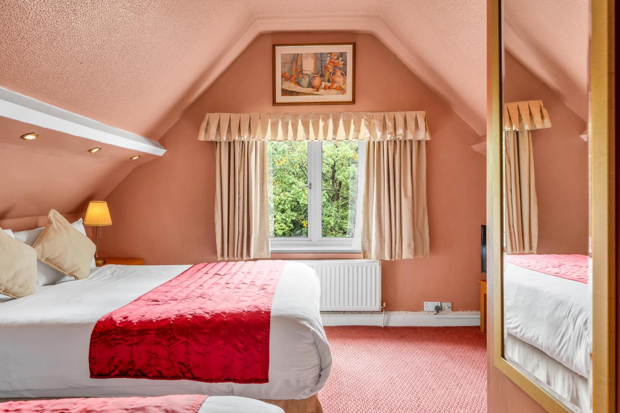 Dial House Hotel Crowthorne Eksteriør billede