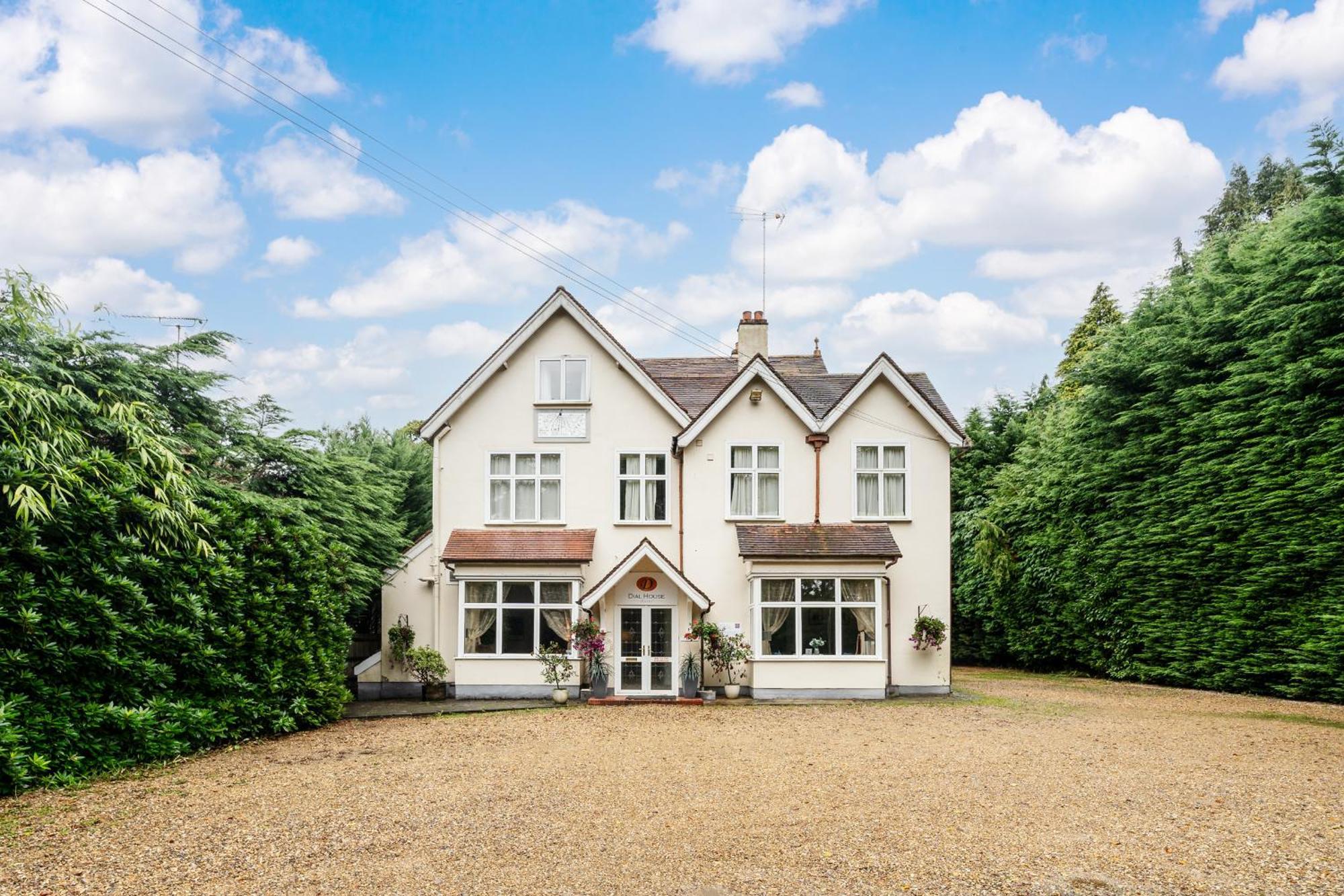 Dial House Hotel Crowthorne Eksteriør billede